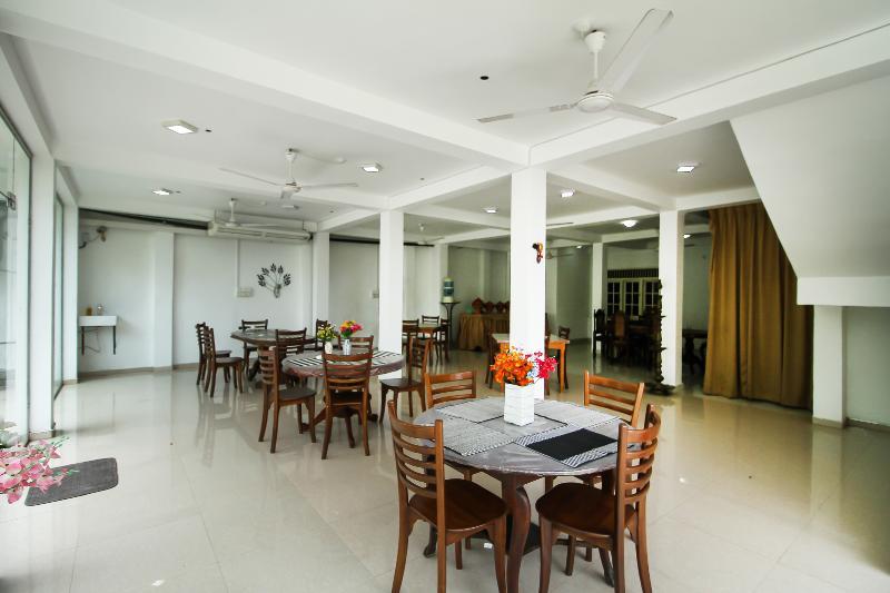 Oyo 347 Hotel Empryean Katunayaka Exterior foto